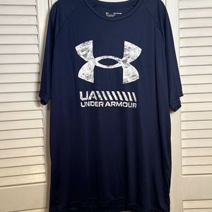 Navy Under Armour short sleeve T-shirt